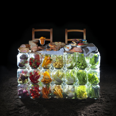 Diverses Bio-Gemüse in Gläsern.