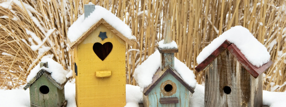 Vogelhäuser im Winter.