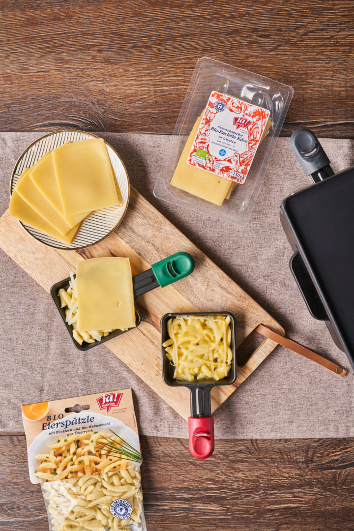 Österreichisches Raclette mit Bio-Eierspätzle und Zwiebel