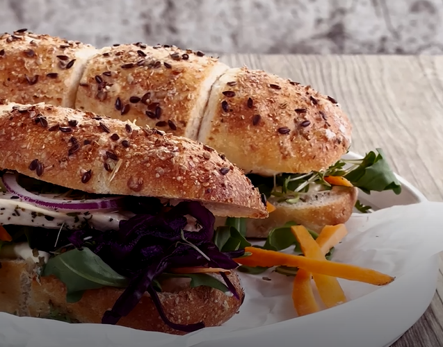 Donauwelle-Sandwich mit Bio-Wiesenhendl-Streifen