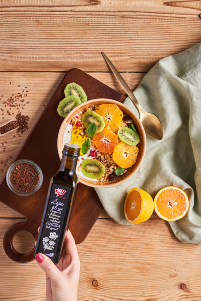 Bio-Früchtejoghurt mit Granola und Leinöl | Rezept – Ja! Natürlich