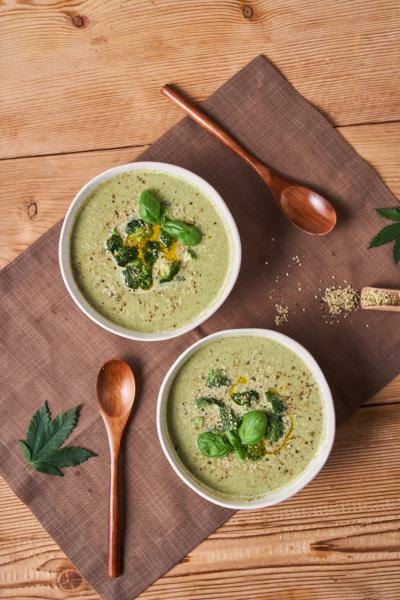 Geröstete Karfiolsuppe mit Hanföl