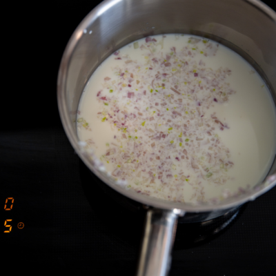 Geschmorte Bio-Topinambur mit Golden Delicious Apfel & Heublumenmilch Beurre Blanc