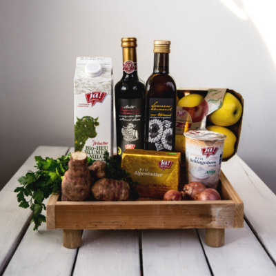 Geschmorte Bio-Topinambur mit Golden Delicious Apfel & Heublumenmilch Beurre Blanc