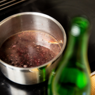 Bio-Wiesenhendl mit Pilzjus & knusprigem Bio-Seewinkler Reis