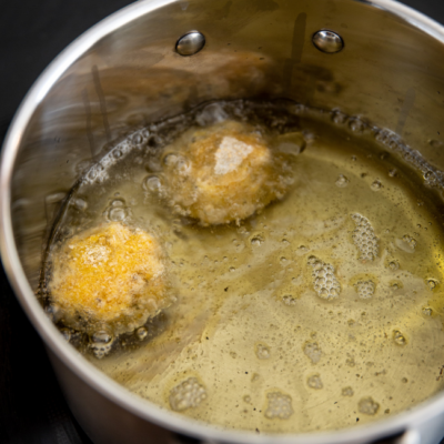 Bio-Wiesenhendl mit Pilzjus & knusprigem Bio-Seewinkler Reis