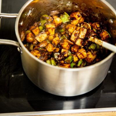 Bio-Wiesenhendl mit Pilzjus & knusprigem Bio-Seewinkler Reis