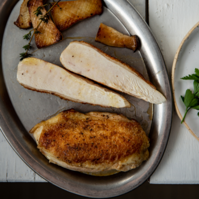 Bio-Wiesenhendl mit Pilzjus & knusprigem Bio-Seewinkler Reis