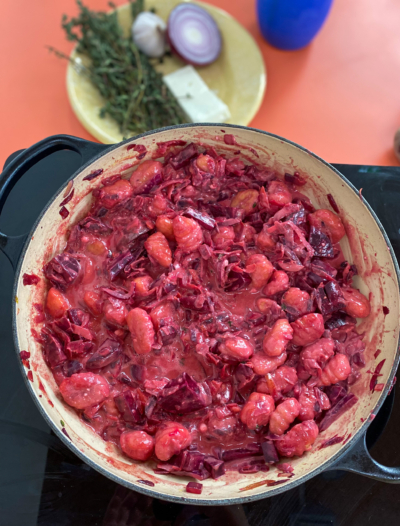 Gnocchi-Bowl rote Rübe Feta