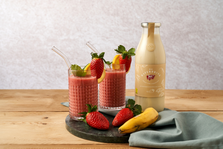 Veganer Banane-Erdbeere Smoothie mit Haferdrink