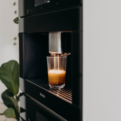 Kaffee Latte mit Bio-Hafermilch