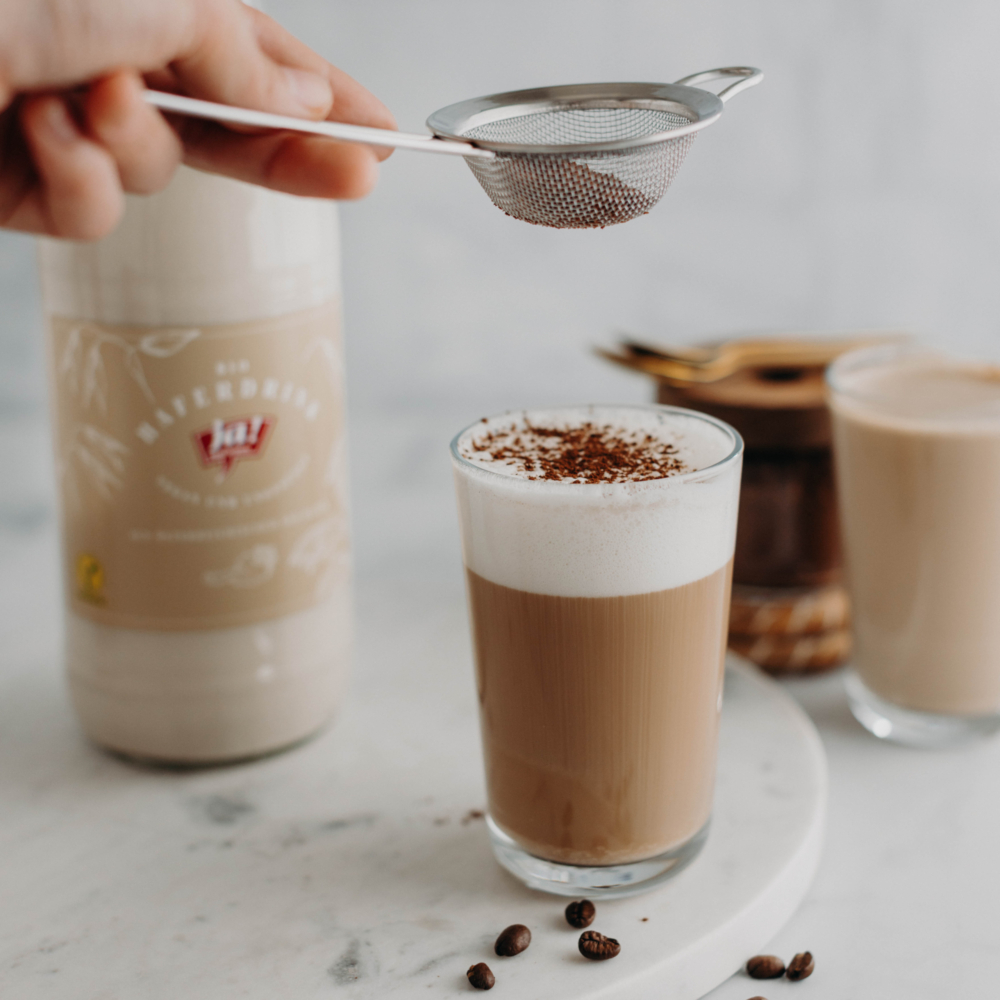 Kaffee Latte mit Bio-Hafermilch