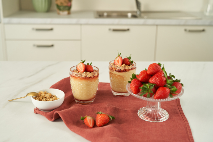 Vanille Pudding mit Haferdrink und Weichselsirup