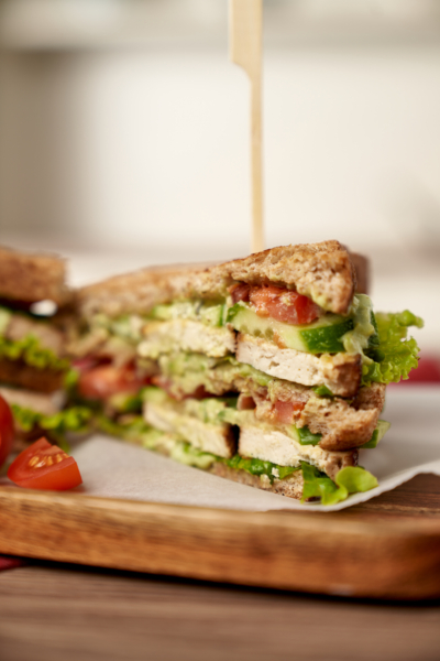 Clubsandwich mit Tofu
