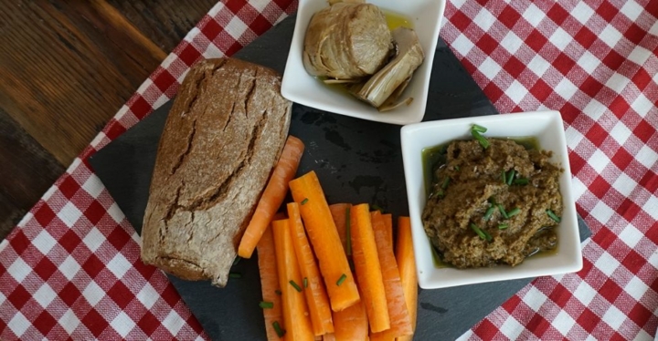 Aus der Frühstückspension: Erbsenhummus