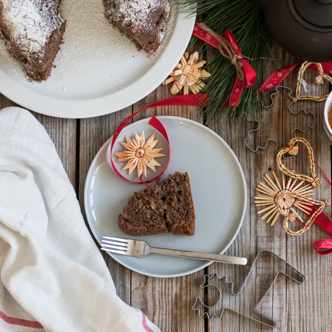 Weihnachtlicher Rotwein-Gugelhupf