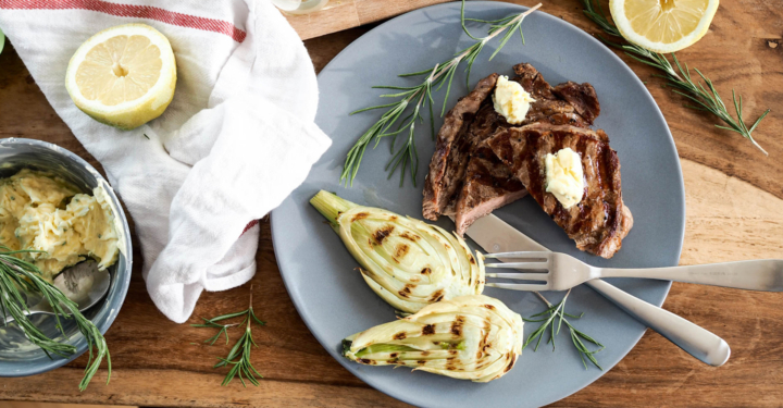 Weidejungrind vom Grill mit Rosmarin-Zitronenbutter und gegrilltem Fenchel