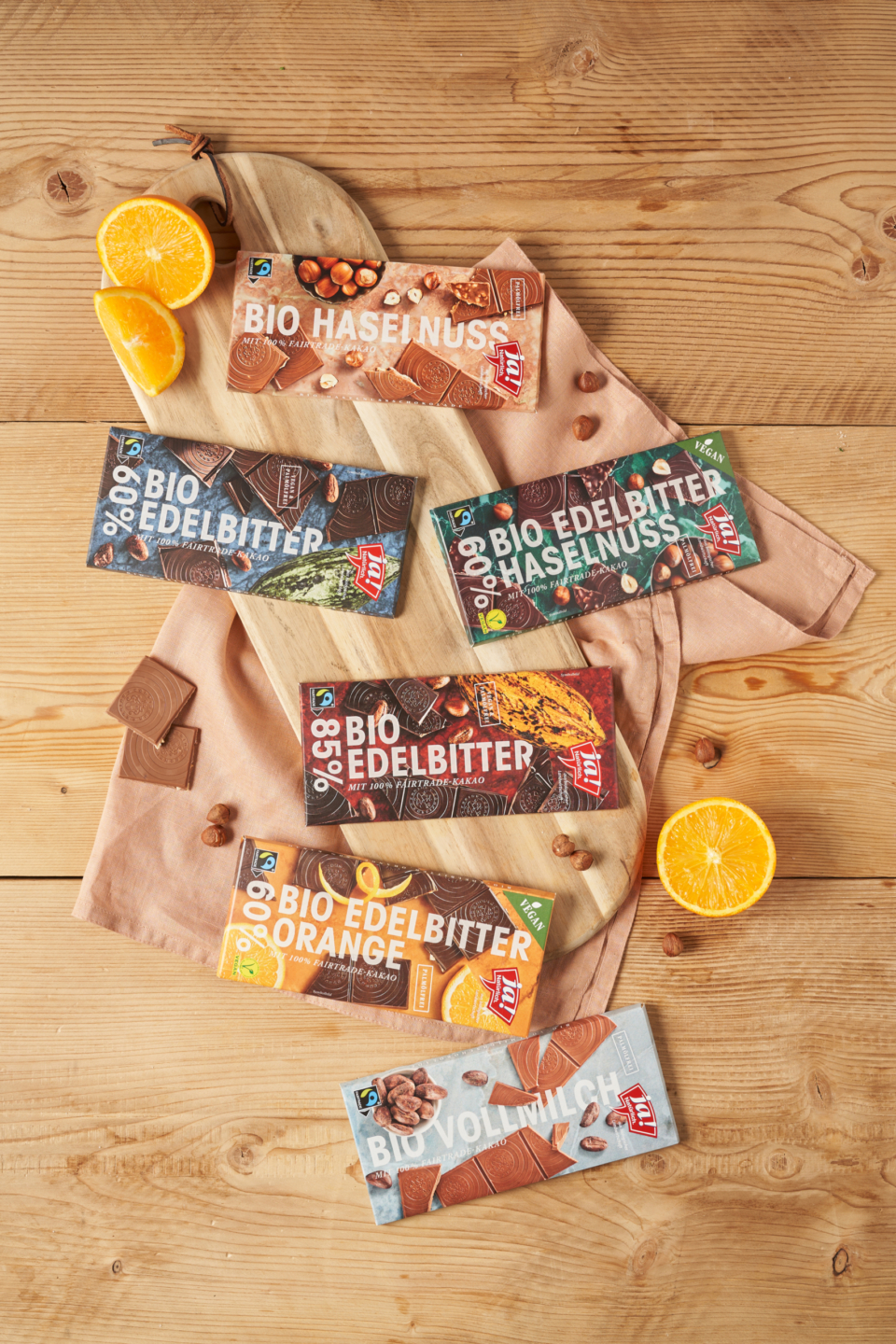 Nussig oder mit Orange? Unsere neuen Edelbitterschokoladen!