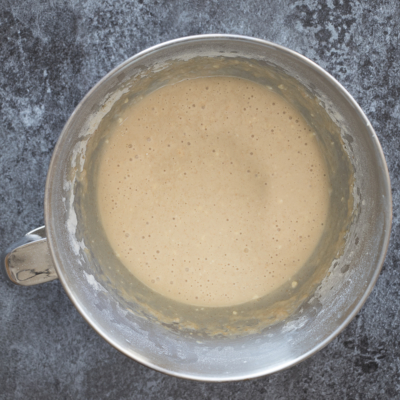 Waffelteig in einer Schüssel.