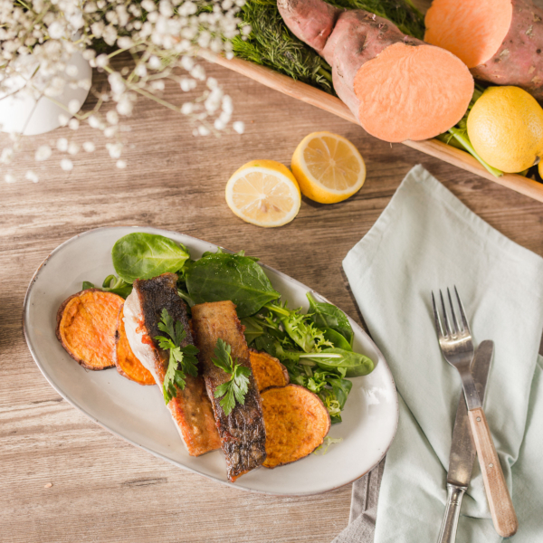 Gebratener Karpfen auf Süßkartoffel-Vogerl-Salat