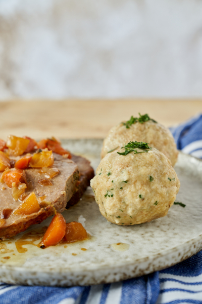 Bio-Schopfbraten mit Semmelknödl | Rezept