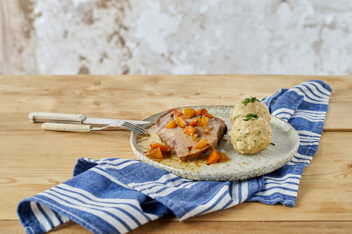 Bio-Schopfbraten mit Semmelknödl | Rezept