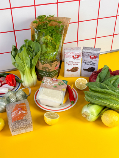 Zutaten für Pak Choi mit Sesam Tofu und gebratenem Reis