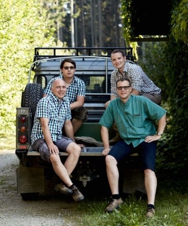 Familie Schmalzbauer und Familie Romann züchten Waldviertler Bio-Karpfen für Ja! Natürlich