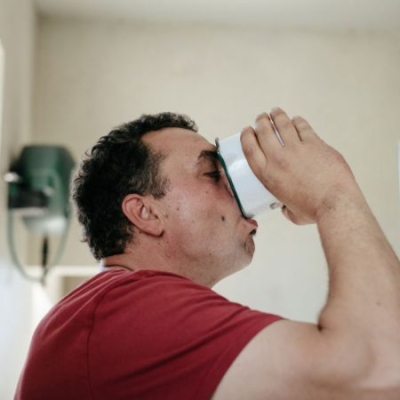 Klaus Wiesinger trinkt Bio-Ziegenheumilch - Ja! Natürlich