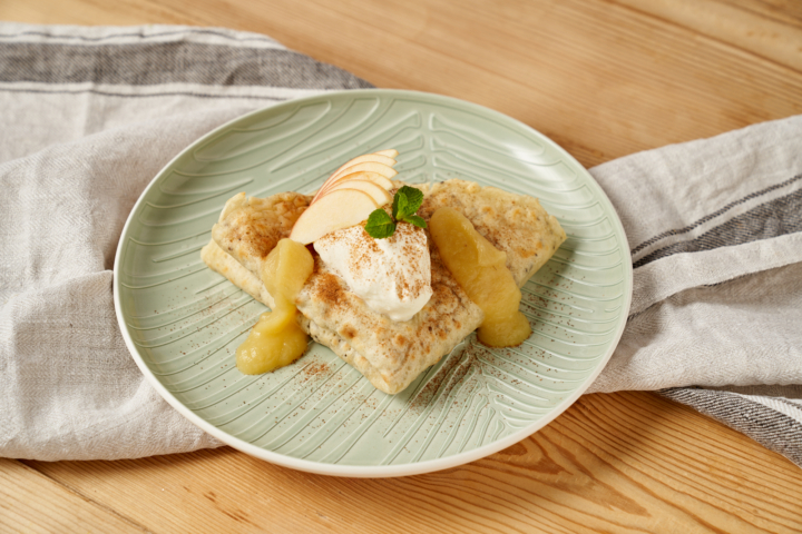 Vegane Palatschinken mit Apfelmus