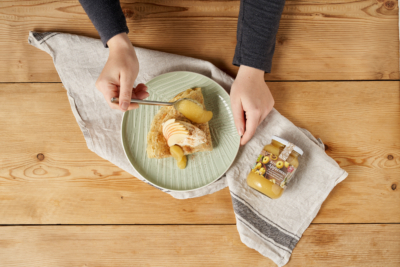 Vegane Palatschinken mit Apfelmus