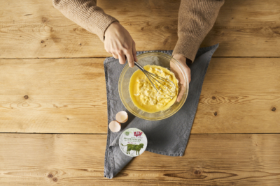 fertiger Milchreis wird mit anderen Zutaten verrührt