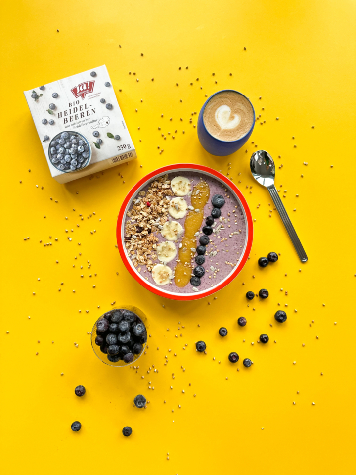 Heidelbeer Smoothie Bowl mit Buchweizen