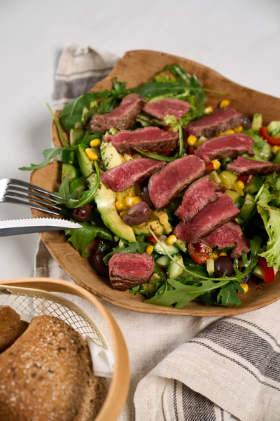 Frühlingssalat mit Steak Streifen