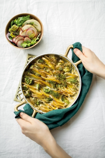 Kartoffel-Brokkoli Auflauf mit Radieschen-Apfel-Salat