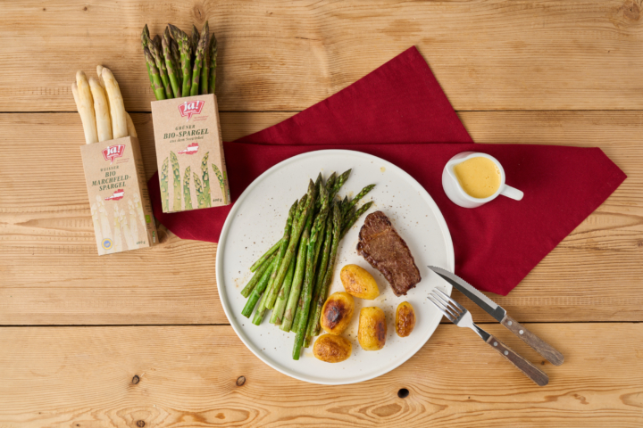 Weidejungrind Steak mit Spargel und Erdäpfel