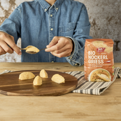 Nockerlgrieß Nockerl formen