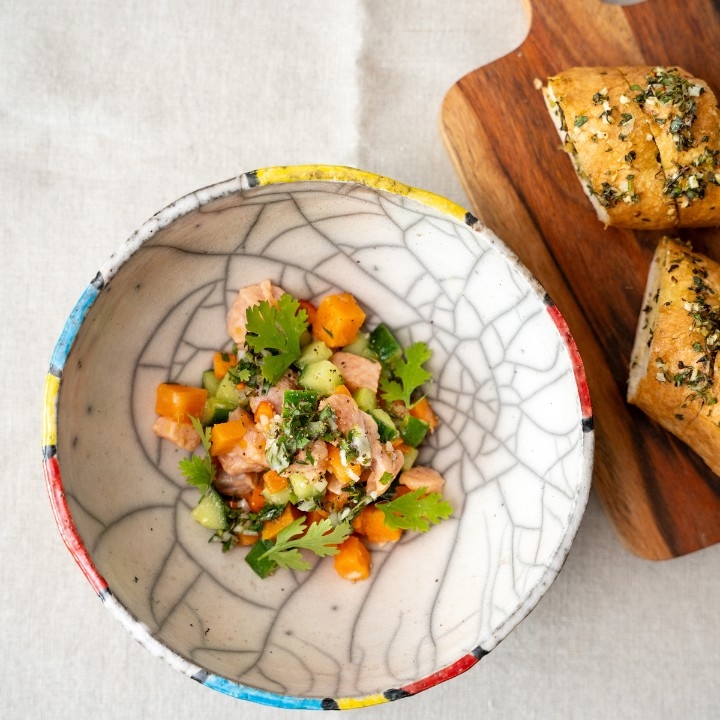 Ceviche von der Bio-Seeforelle mit knusprigem Chimichurri-Panini