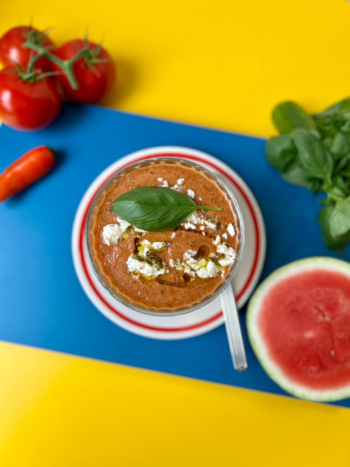Wassermelonen Gazpacho mit Kräuterfeta