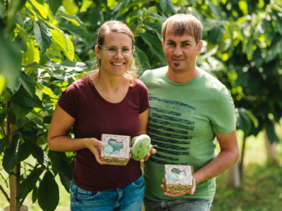 Familie Köck mit exotischer Bio-Papau aus heimischen Anbau | Ja! Natürlich