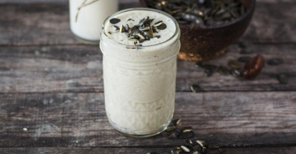 Bio-Proteinshake: Kürbiskern-Buttermilch-Drink