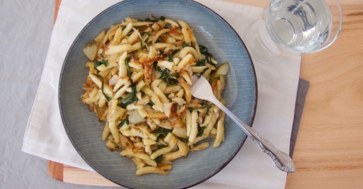 Birnen-Spätzle mit Rucola und Ingwer-Butter