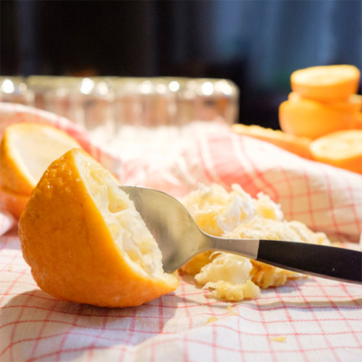 Ausgepresste Bio-Orangenschalen.