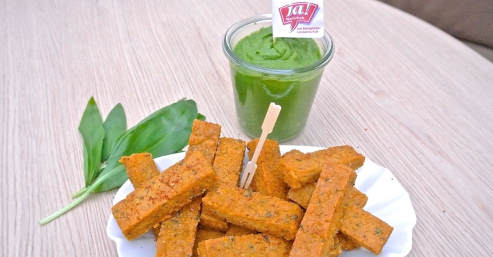 Vegane Polenta-Fries aus dem Ofen mit Avocado-Bärlauch-Dip