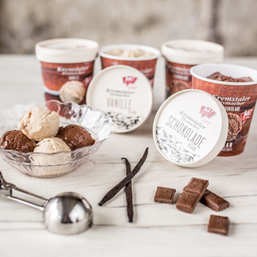 Veganes Bio-Vanille- und Schoko-Eis von Ja! Natürlich.
