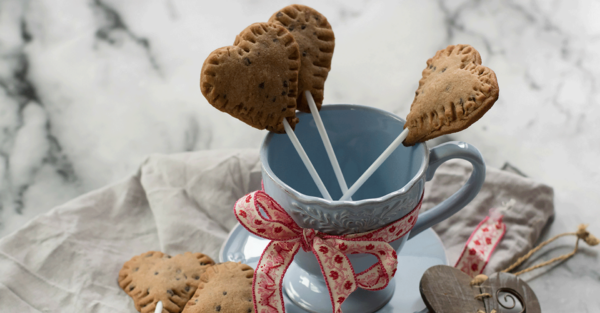 Valentinstags-Herzen am Stiel