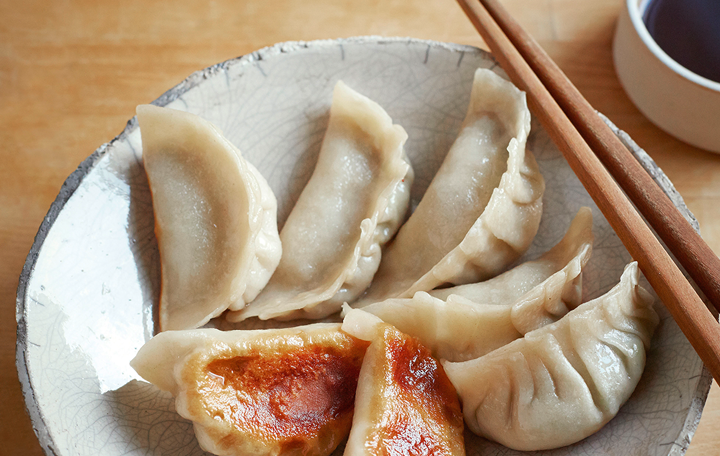 Gedämpfte und gebratene Teigtaschen