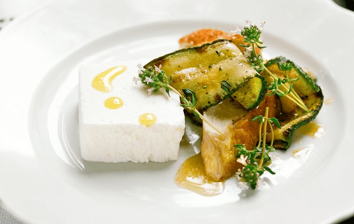 Ziegenmilchterrine mit Zucchini und Hendlbrust