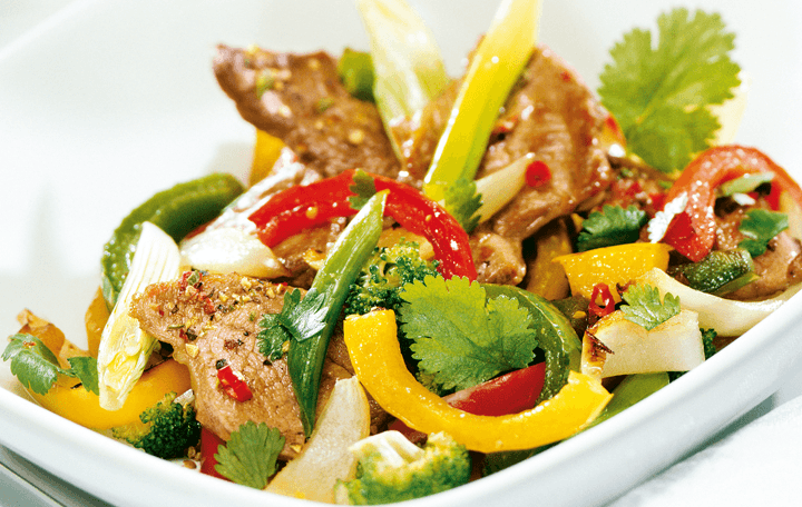 Junglamm im Wok mit Chiligemüse