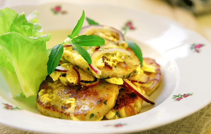 Geröstete Knödel mit Ei